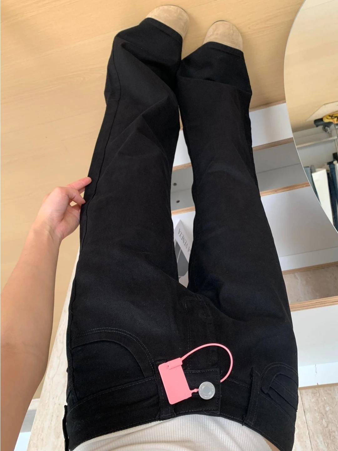 女性用ローウエストワイドフィットフレアジーンズ：40代女性の日常着用に最適な軽やかな着心地