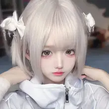 銀灰色 コスプレ用 ショートストレートウィッグ【ゴスロリ風・エアリーバング・学生向け】