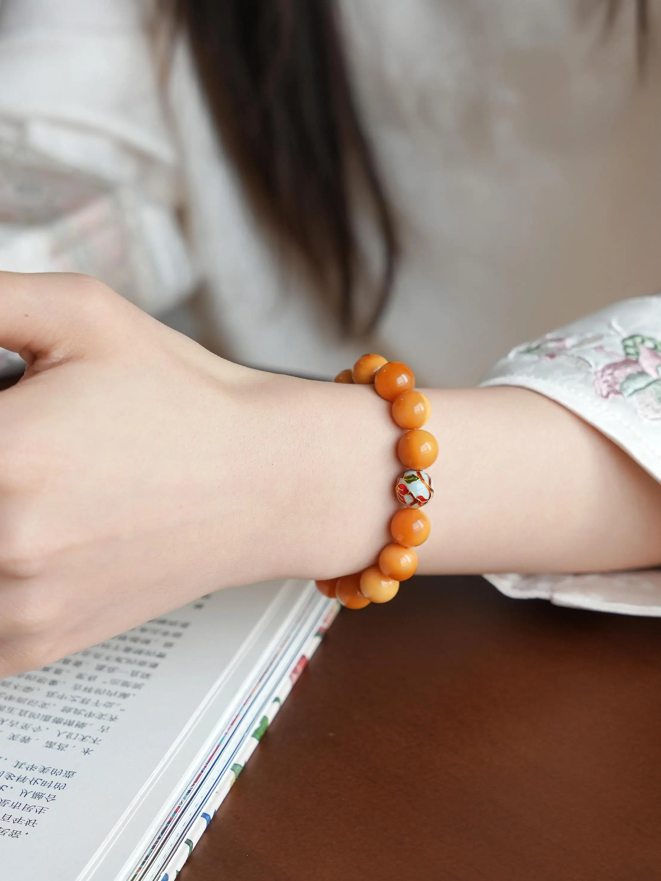 amber jade とは？その本物の魅力と、日常に取り入れるベストなタイミングは？