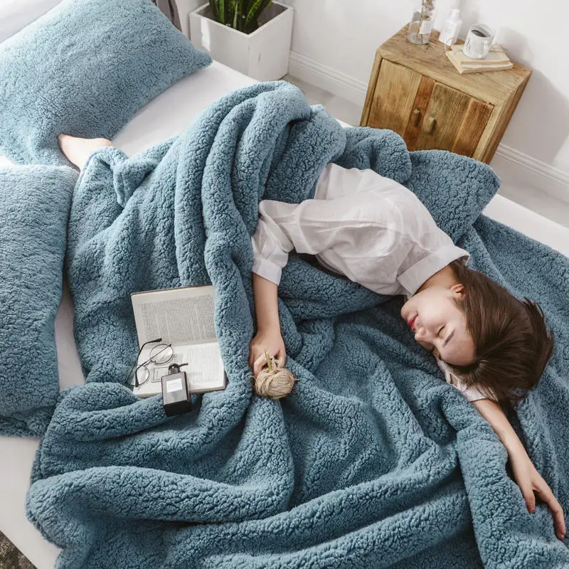 冬の部屋にぴったりなブランケットは、どう選ぶ？