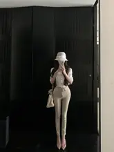 カジュアルな雰囲気のハイウエストカキ色デニムパンツ【極上の柔らかさ・スリムフィット】