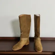 デザイン性の高い牛革製ウェスタンブーツ【マーチンブーツ・ラウンドトゥ・ミッドカット・スエード仕上げ】