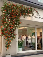 ウォーターフォールデザインの造花装飾壁【リアルなバラのツタ・背景壁面用・インスタ映え】