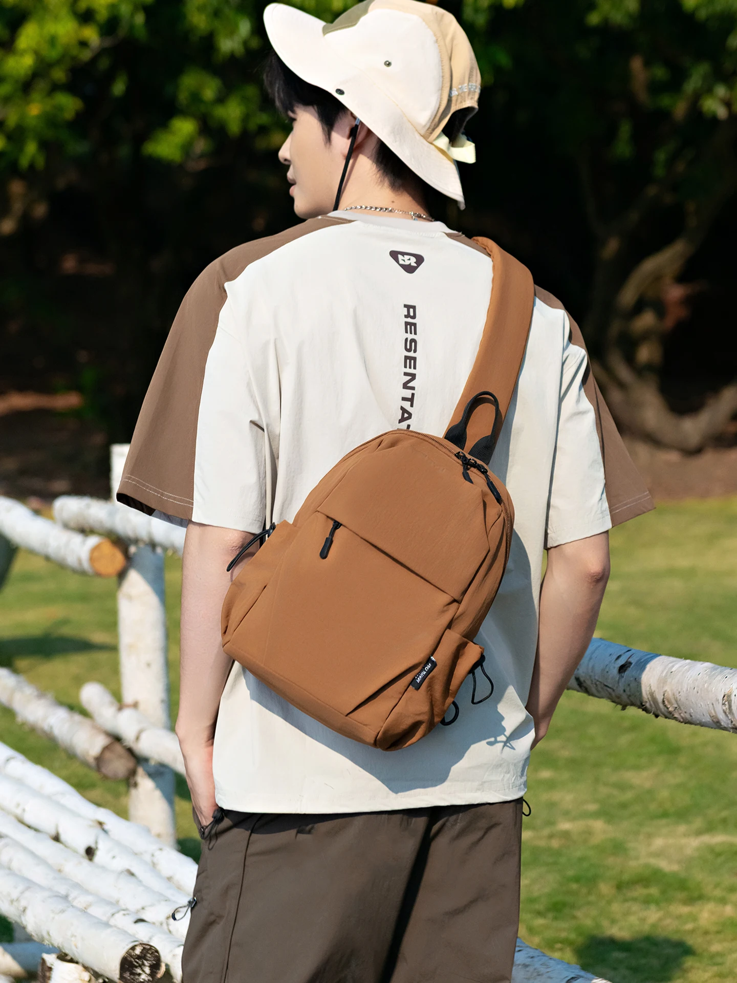 日中の移動に欠かせない「daypack」は、本当に必要なのか？