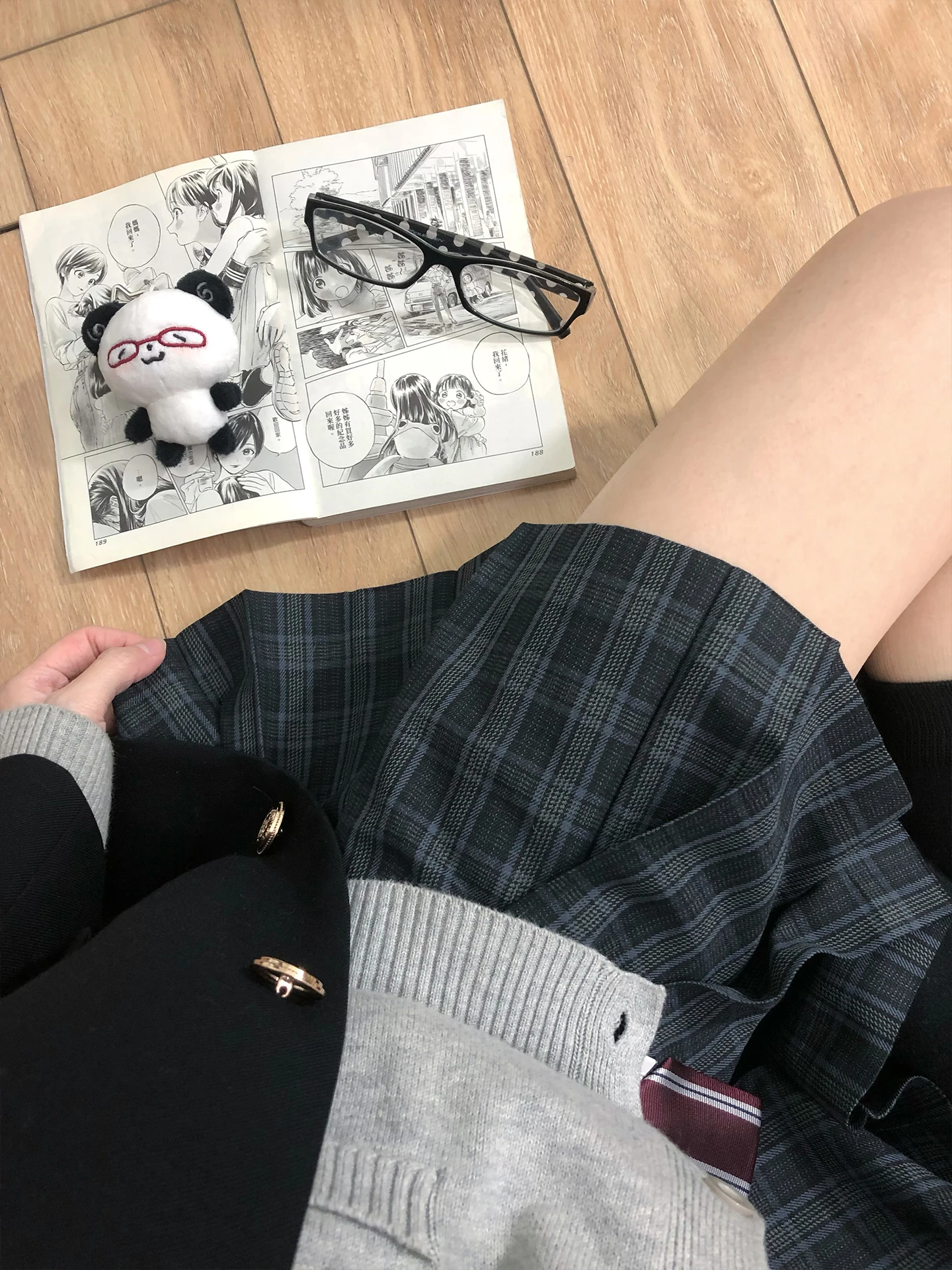 黒と青のチェック柄JK制服スカート【サクラデザイン】：秋冬通勤に最適なA字型高腰スカートの実用性解析