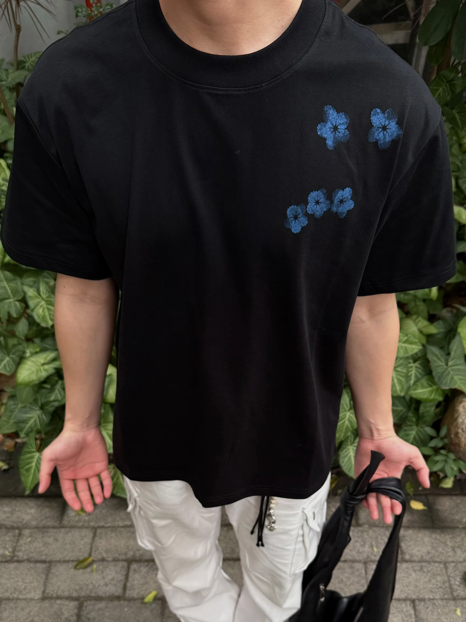 色褪せたtシャツを選ぶべきなのか？それとも、新しいものに頼るべきか？