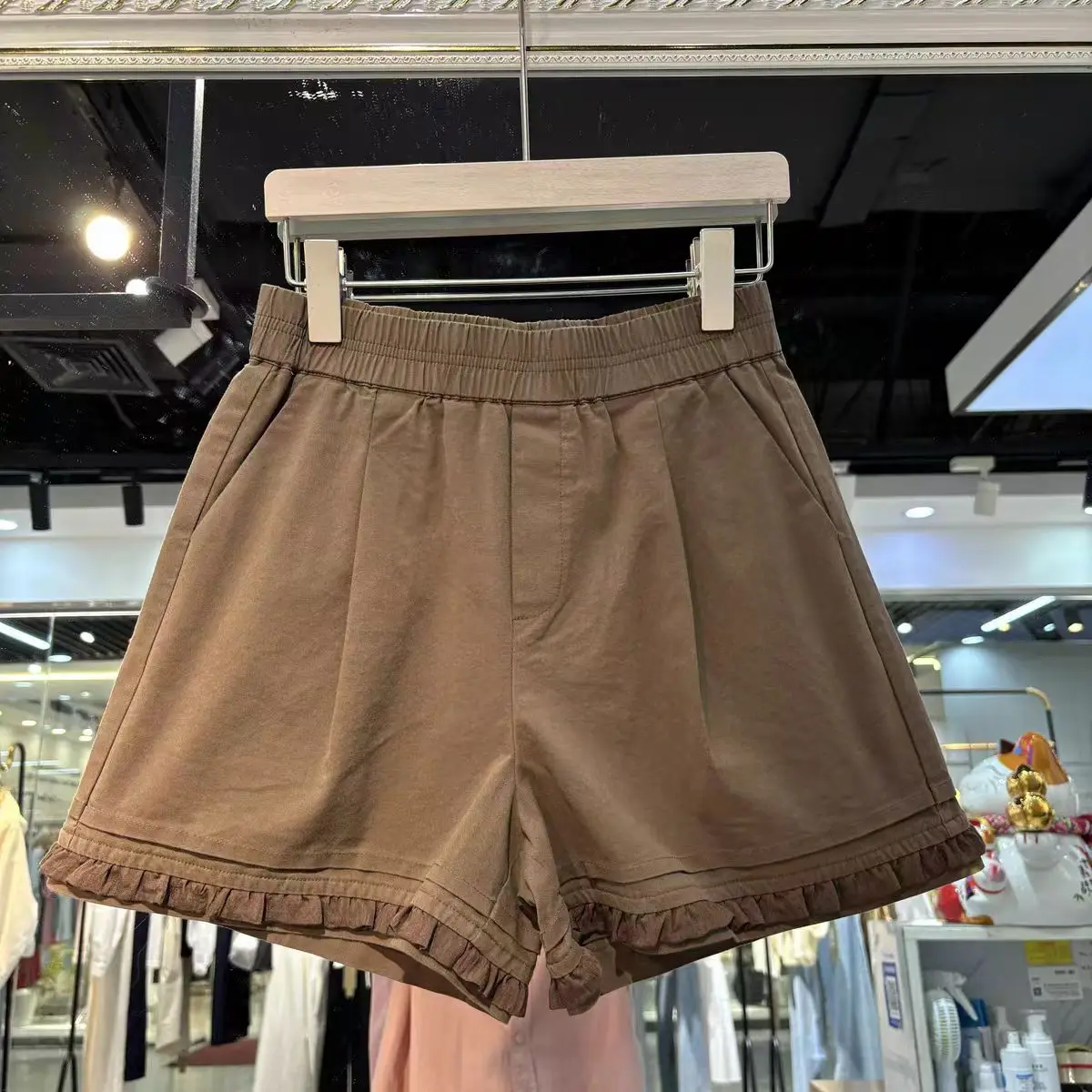 ショートパンツ 大人 コーデ 夏の取り入れ方は？3選で涼しげな日常を創り出す