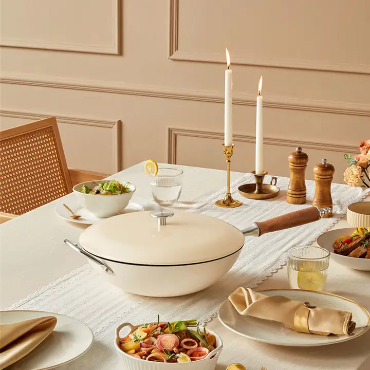 モカ色の琺瑯鍋【精鉄製・無煙調理・家庭用・多機能炒め鍋】