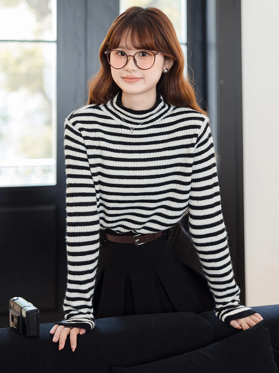 大人可愛い服 40代コーデの秘密  ：レトロストライプニットの着こなし術