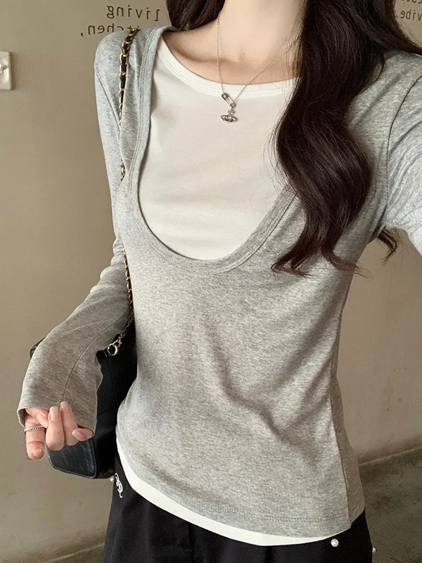 「Tシャツの下に着る長袖」がダサいと感じるなら、どうやって選ぶべきか？