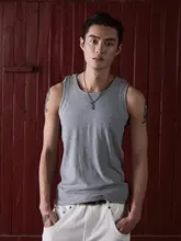 分割デザインのストレッチタンクトップ