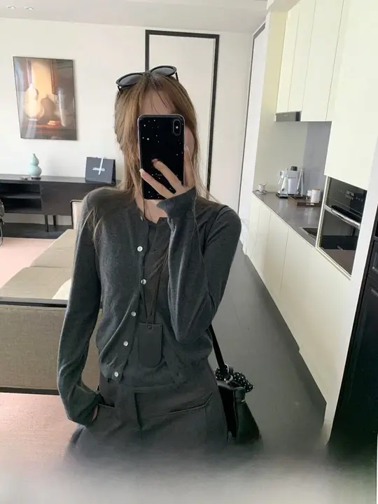 韓国風 ショートニットカーディガン【秋冬用・女性用・柔らかい素材】とワイドレッグパンツ（セットアップ対応）