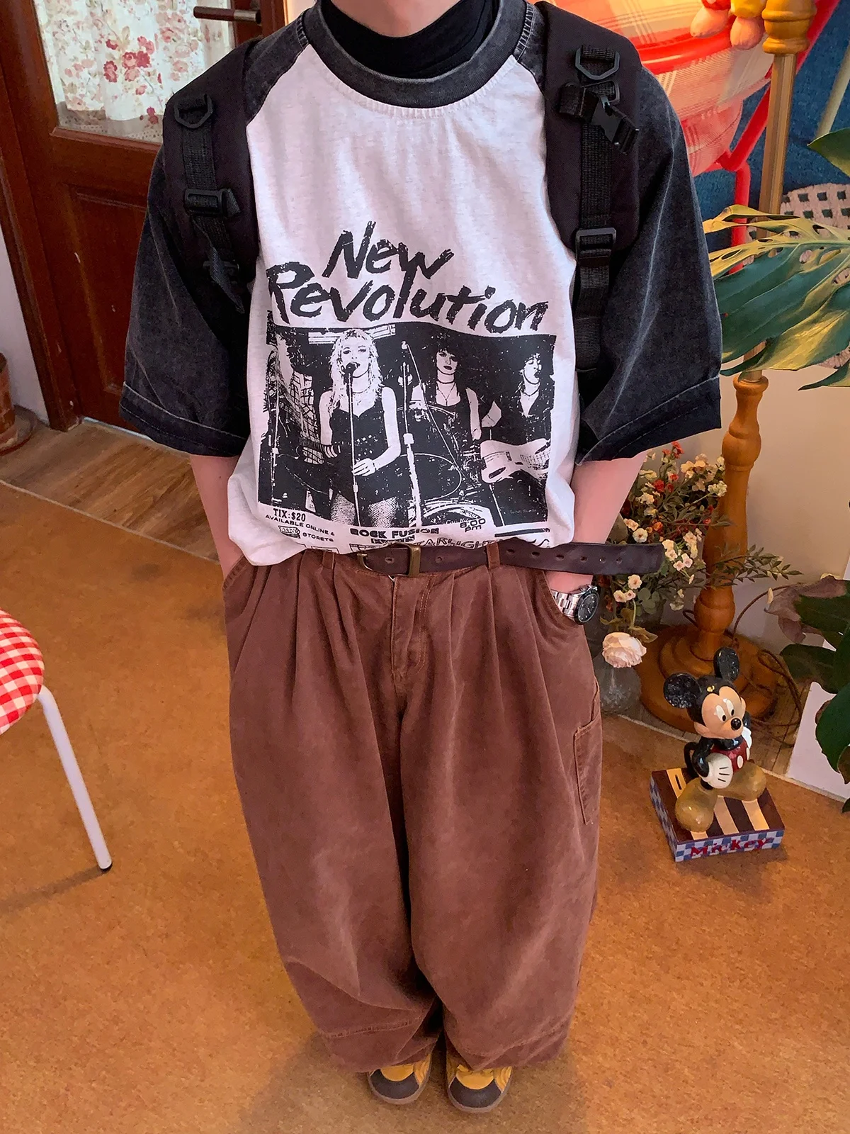 アメリカンヴィンテージ風 ラグラン袖半袖Tシャツ：バンドカラーシャツ 黒の実用性とシーン別適用
