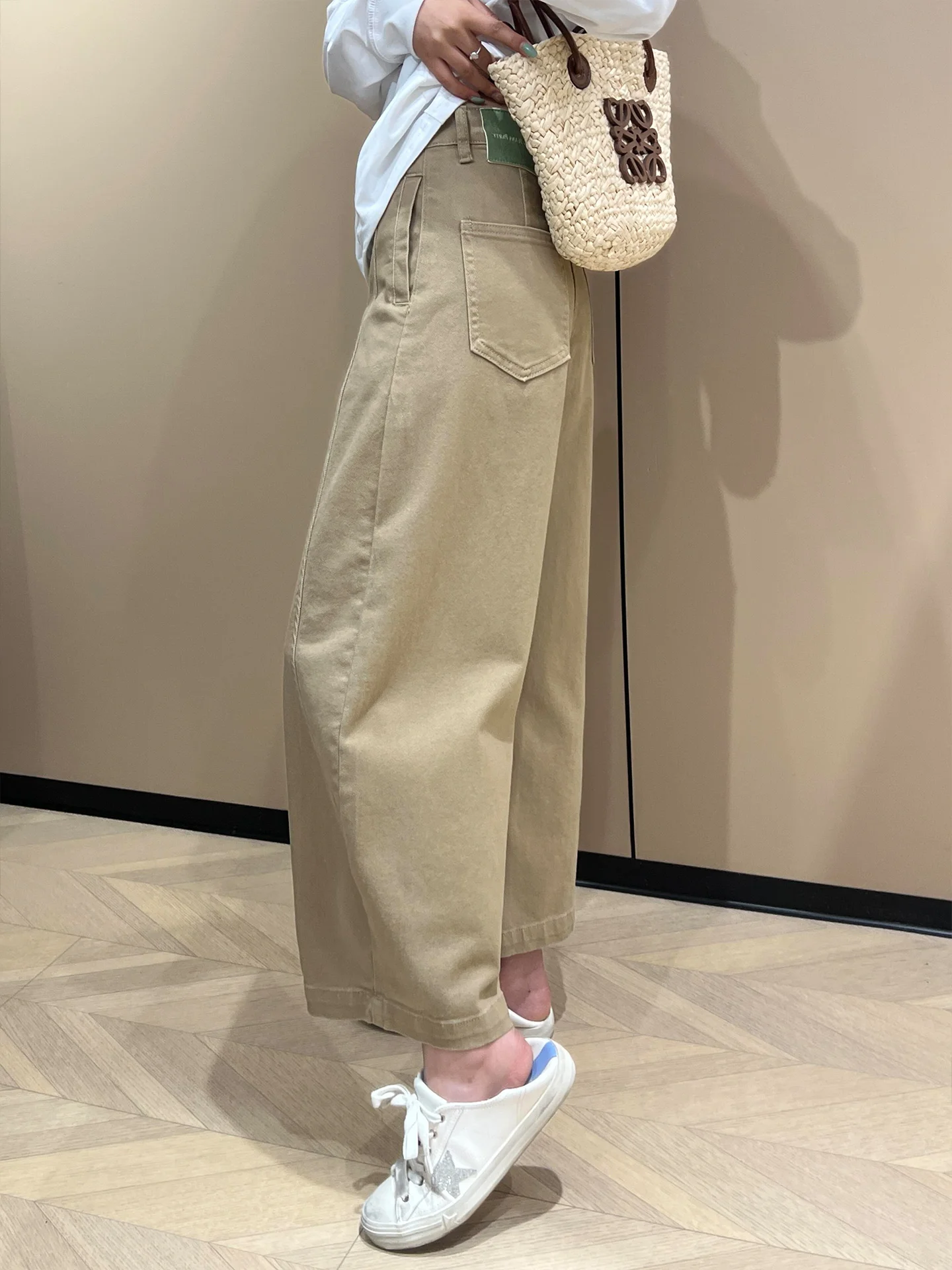 カキ色のフレアデニムパンツ：夏用の小柄女性向け高腰阔腿スタイル