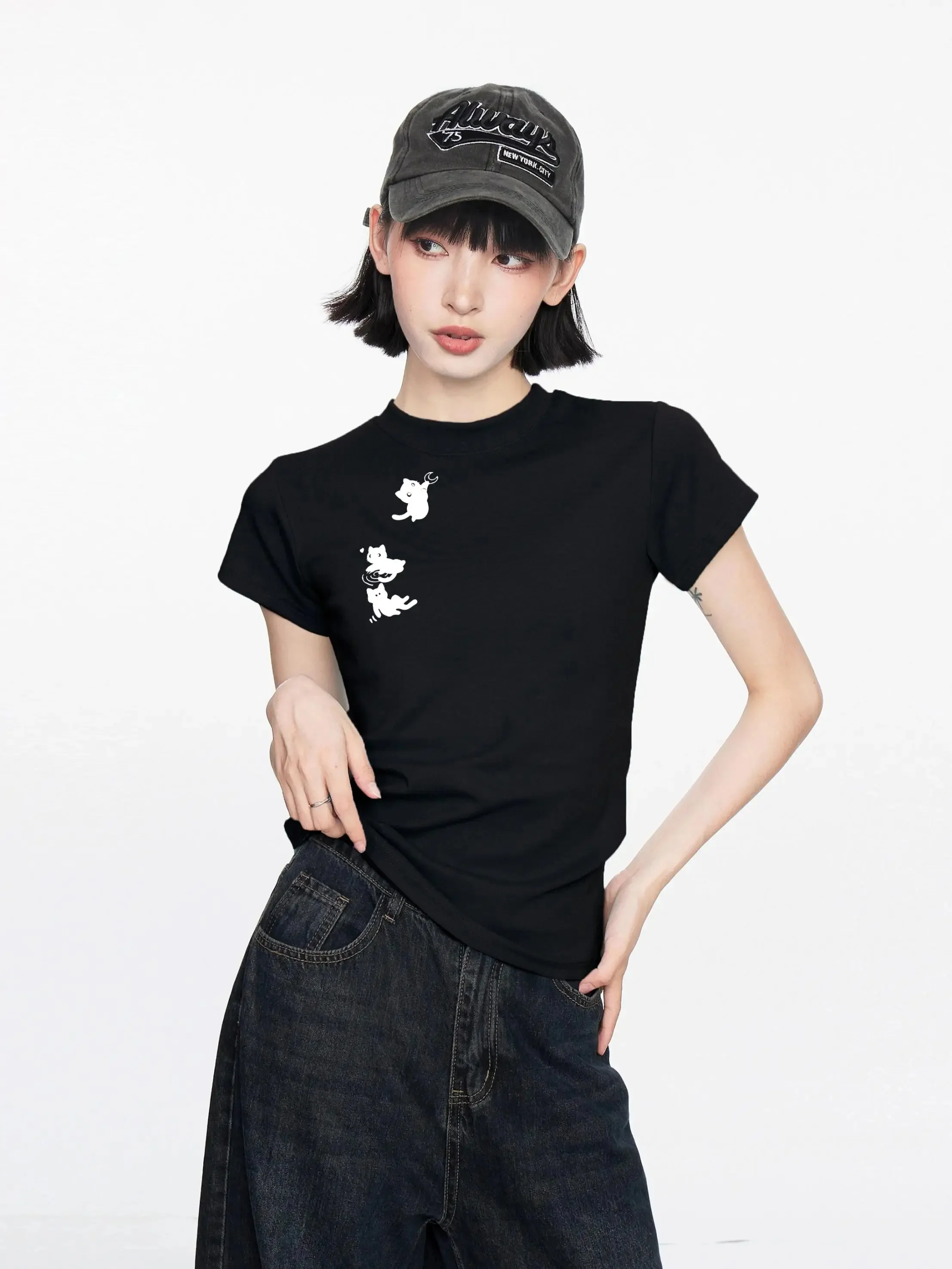 大人可愛い服 40代コーデの秘密：猫デザインTシャツで心を癒すリアル なスタイル