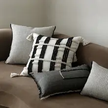 立体刺繍付きクッションカバー【モダンデザイン・黒白・リビング用】