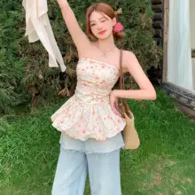 花柄フリル付きベアトップブラウス【夏用・フィット感・甘美なデザイン】