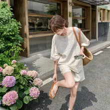おしゃれで感のあるトップスとショートパンツ（セットアップ対応）