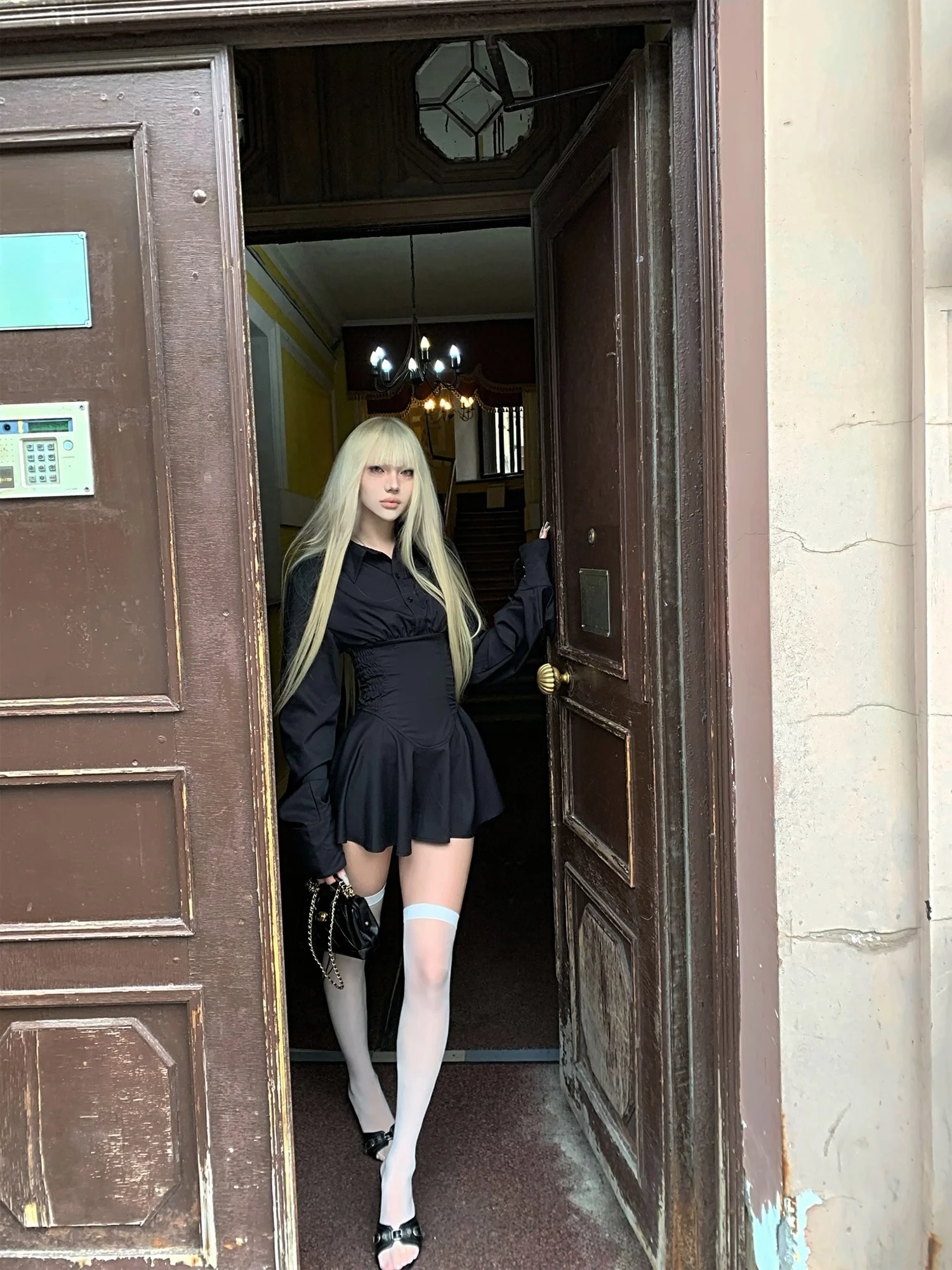 黒い服 復活：ブラックシャツワンピースのスタイルと実用性を解明