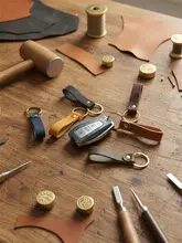 レトロ手作りフルグレインレザーキーホルダー【カップル向け・クリエイティブデザイン】
