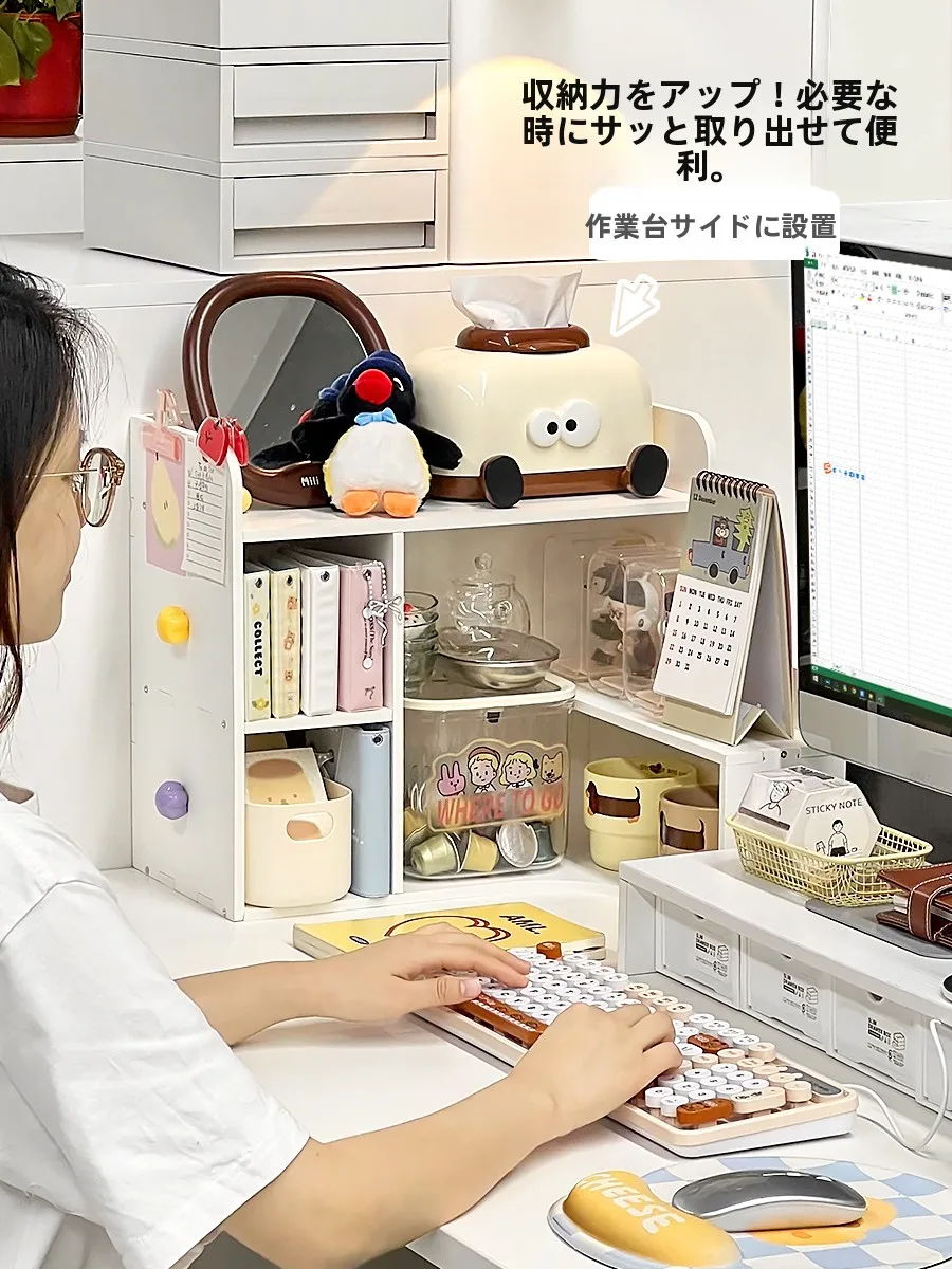 シンプルな白色コーナー収納ラック：デスク周り収納の効率性と実用性を検証