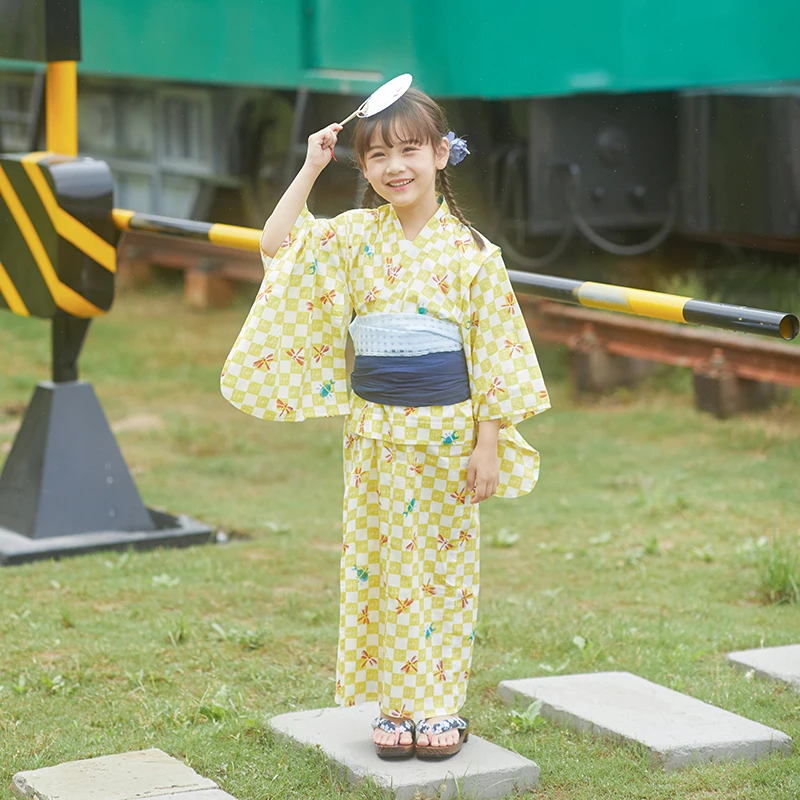 親子浴衣 レモンイエローのトンボデザインで夏の演出を楽しむ