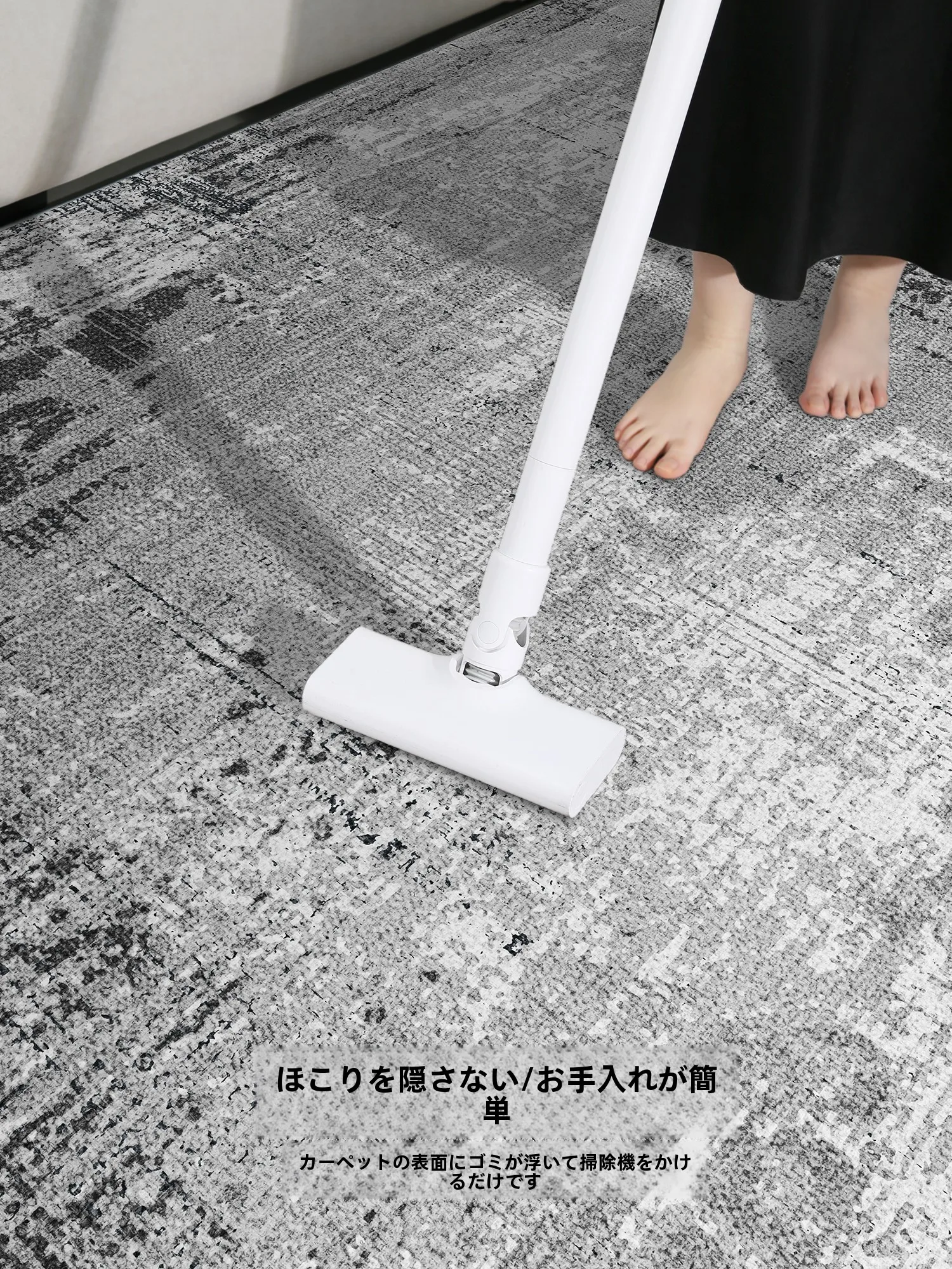 洗えるグレーの厚手ラグマット：モダンで高級感のあるリビング空間を実現