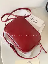 シンプルで使いやすい赤い小型ショルダーバッグ【トレンドスタイル・斜め掛け】