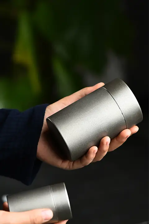 ミニサイズ ピュアスズ製 茶葉缶【旅行用・携帯便利・密封デザイン・ギフトボックス付き】