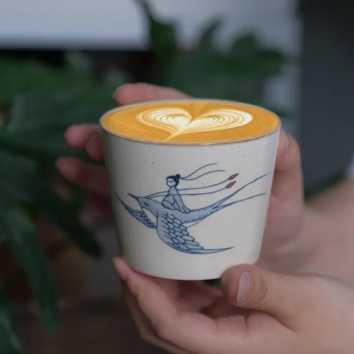 手描きの青花デザイン 陶磁器製コーヒーカップ【高級感のある景徳鎮製】