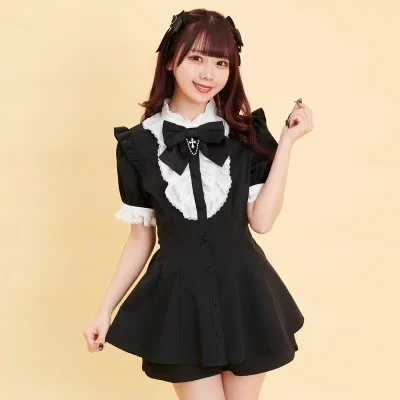 20代女性のプライベートサーバーとしておすすめのブラックドレスは？