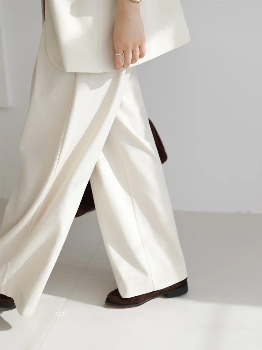 通勤とレジャーの境目で迷うあなたへ：「ジャケットとワイドパンツのセットアップ」は本当に必要なのか？