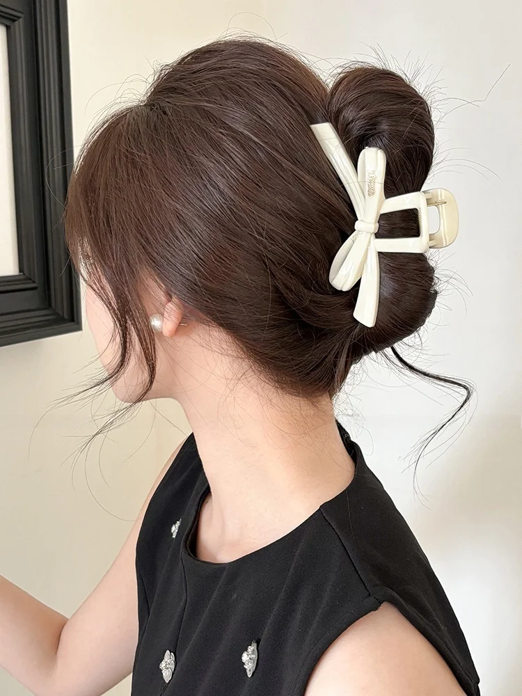 シンプルなリボンデザインのシュシュ：結ぶヘアアレンジの実用性と使いやすさを徹底検証
