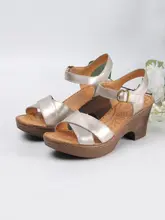 レトロデザインのバックストラップヒールサンダル【夏用・女性用・高級感】