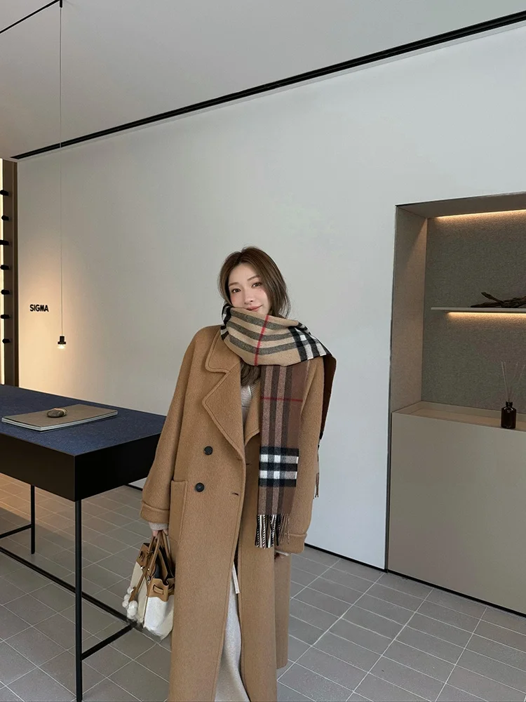 大人可愛いの本質とは？Vネックニットベストで徹底解説