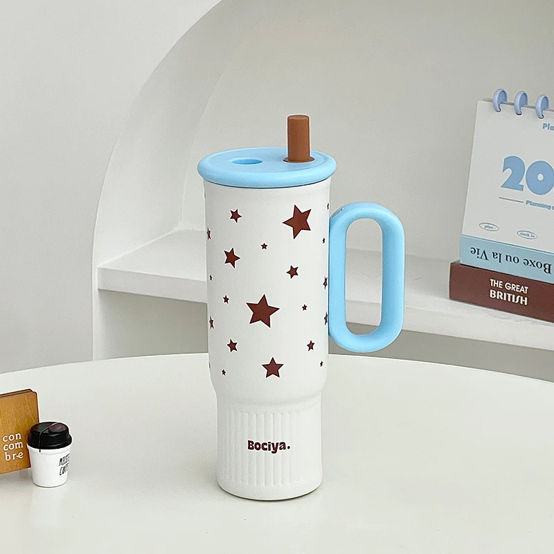 ストロー付き保温マグカップ：700ml大容量で6時間保温・茶水分離機能を備えたオフィス向けデザイン