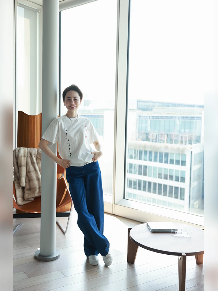 通勤の疲れを一瞬で和らげる？WinnieTangの四周年記念Tシャツが本当に効果的なのか？