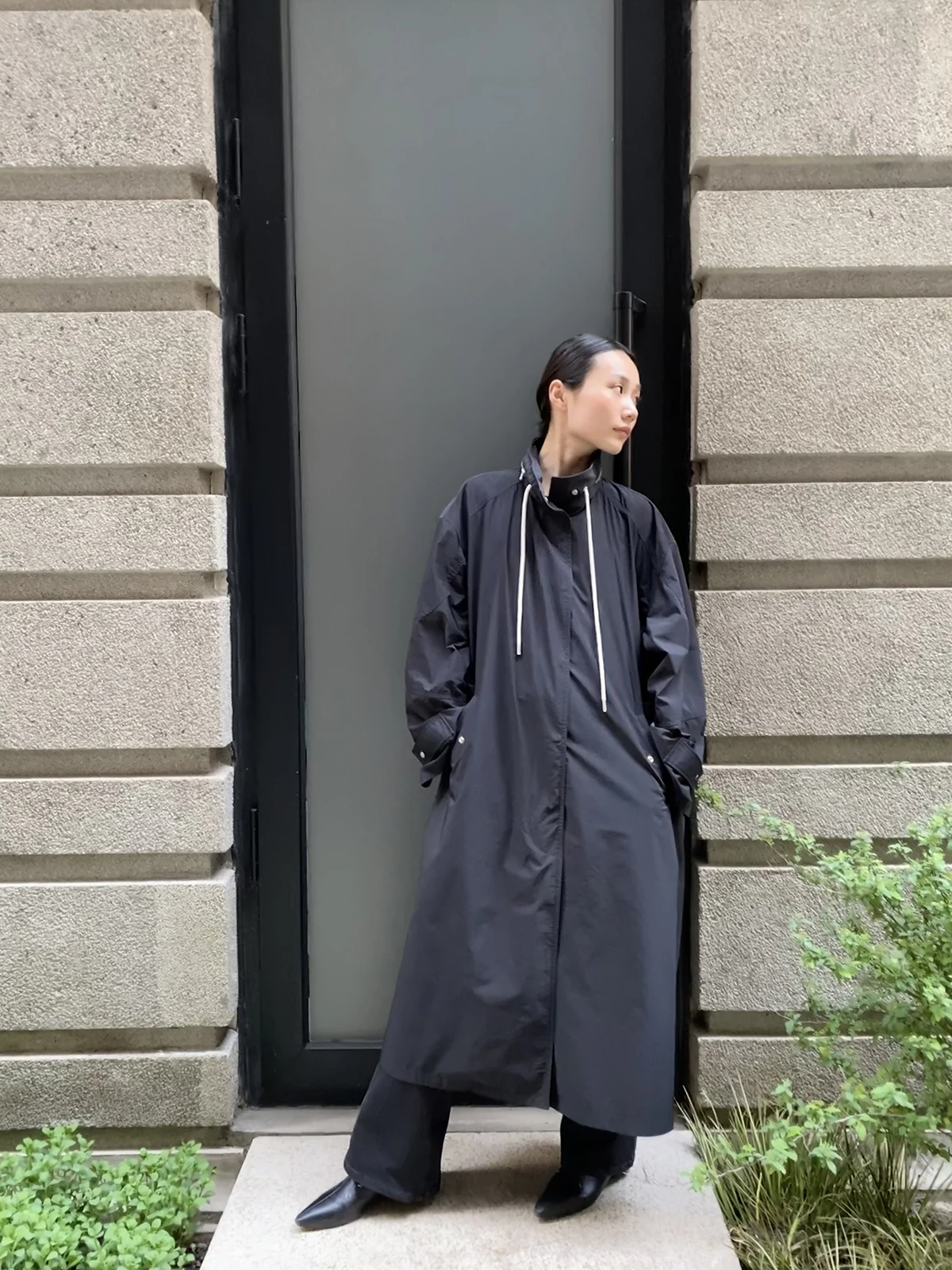 雨の日の服装で「濡れず」に快適に過ごすには？