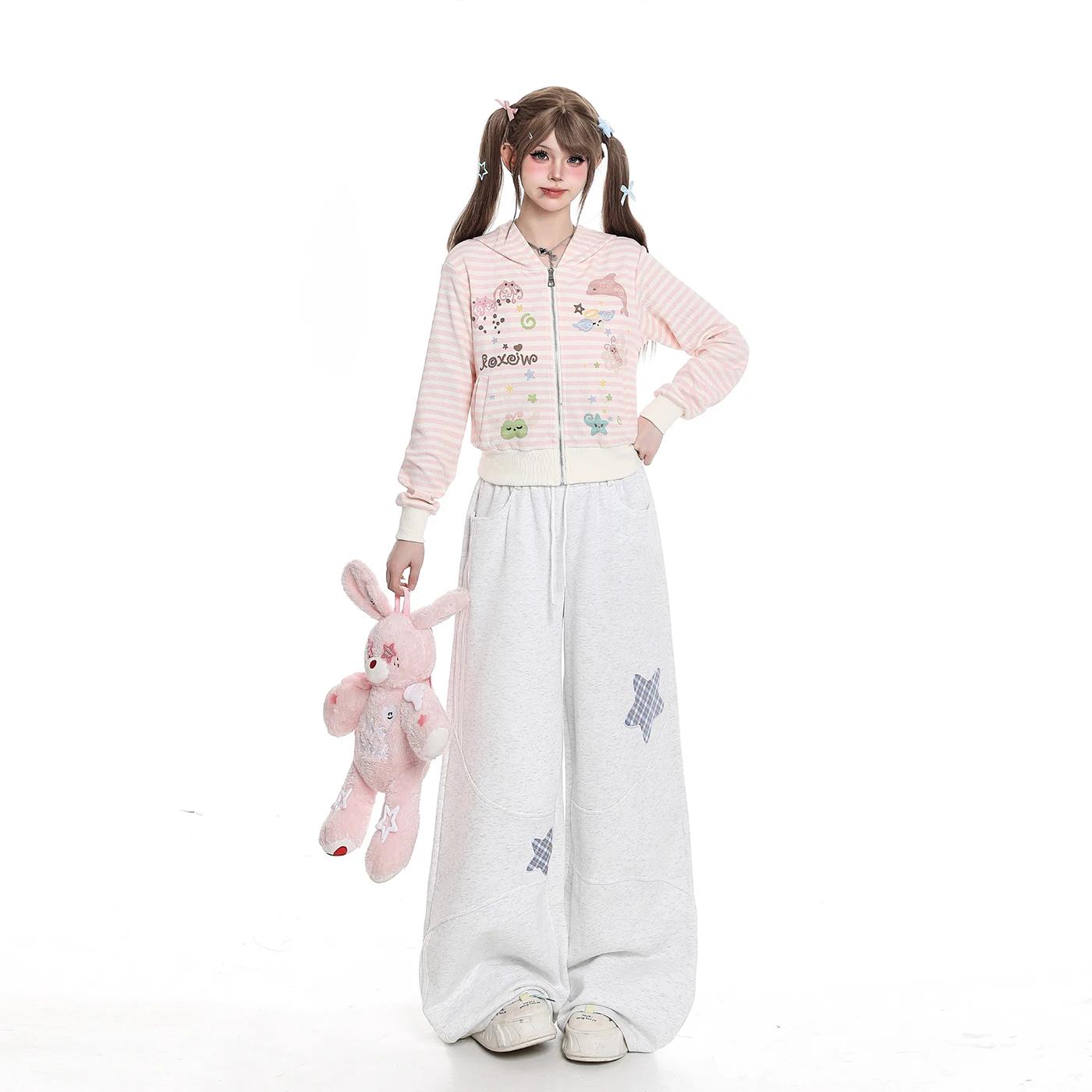 星柄刺繍入りストレートパンツ：秋のカジュアルスタイルに最適な美式風デザイン
