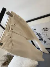 高品質な米白色のデニムパンツ【ハイウエスト・ストレート・九分丈・夏用】（セットアップ対応）
