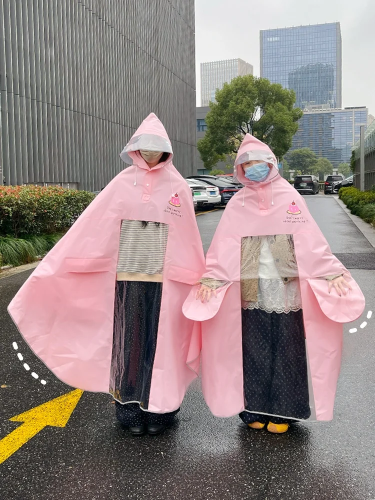 雨の日に外に出るなら、本当に必要なのは「雨に強い服」なのか？