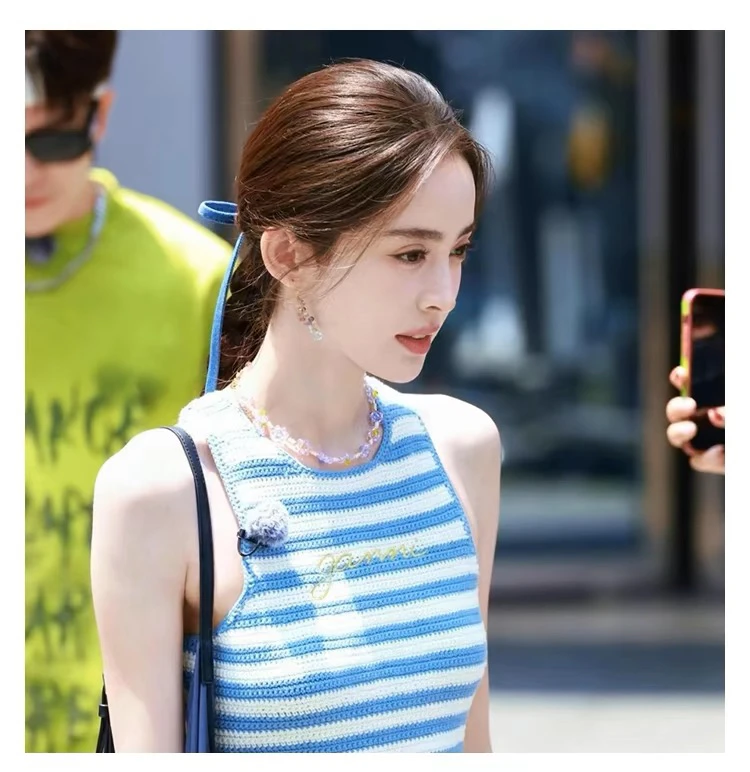 リボン付きヘアクリップでサイドポニーテールを簡単かつ安定に固定