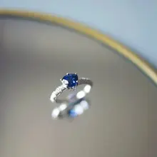 ロイヤルブルーのブルークリスタルハートリング【S925銀メッキ・宝石付き・ファッションアクセサリー】