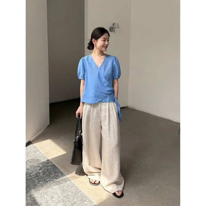 テックウェア パフスリーブVネックラップトップ：夏用のシルエット美しさを実現するデザイン