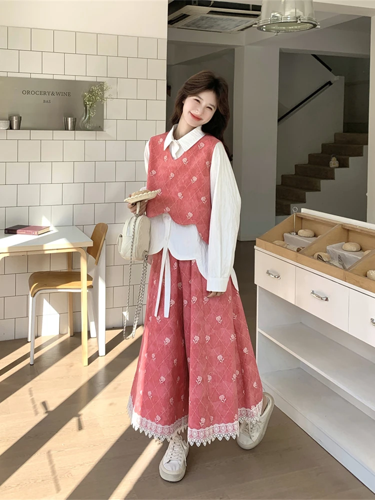 温柔な バイカラー花柄ベスト付きシャツとスカートのコーデ：ピンクニットコーデに合う春のセットアップ