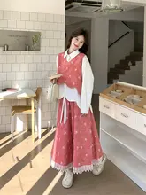 温柔な印象のバイカラー花柄ベスト付きシャツとスカートのコーディネート（セットアップ対応）