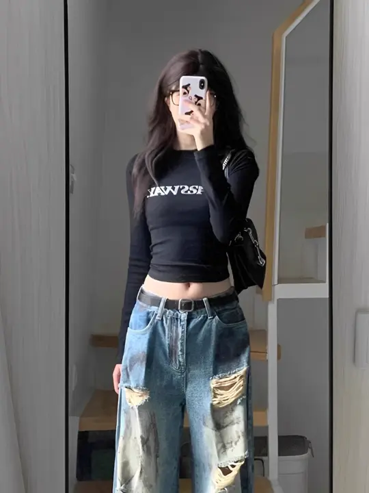 黒色の高腰ショート長袖Tシャツ【秋用・セクシー・クロップド・シンプルデザイン】