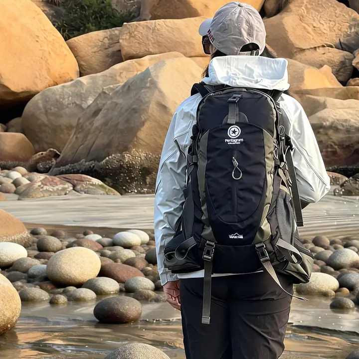 五角星の防水登山リュックサック【男女兼用・旅行・ハイキング用】
