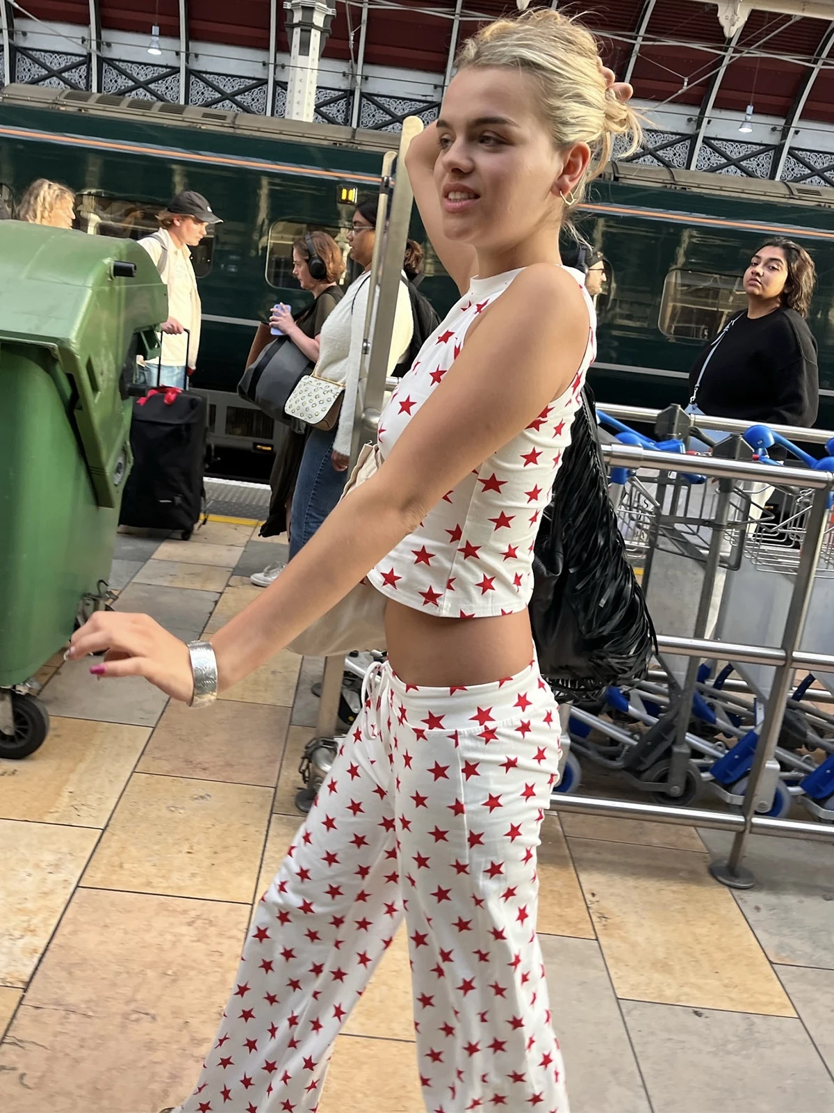 パンクとキュートが融合した夏の1着は、どう選ぶ？