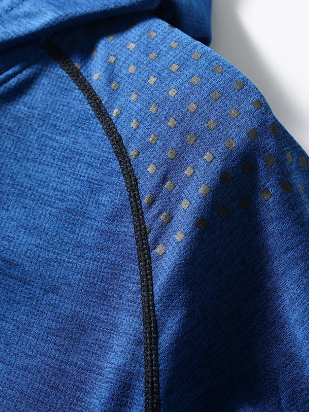 メンズ グラフィックTシャツ ブランド コラボ のデザイン別選定ガイド